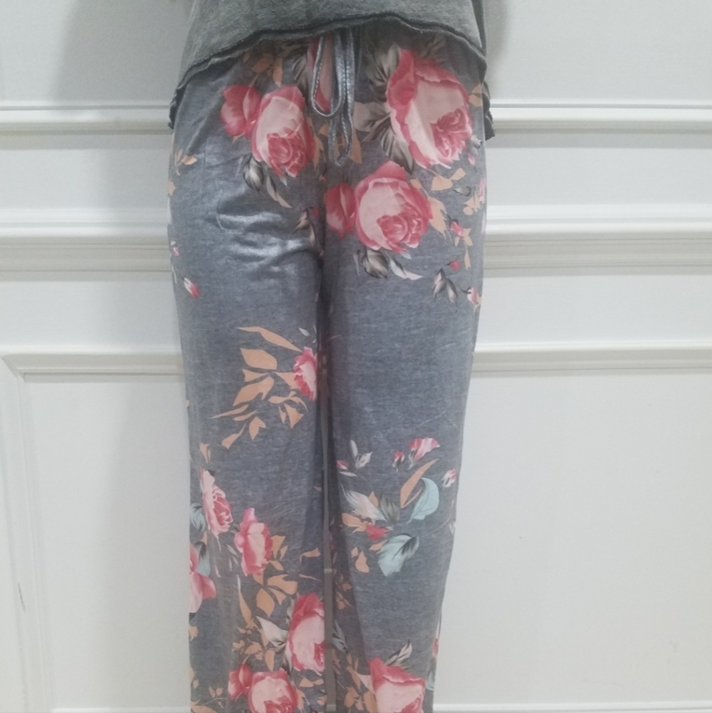 Large drawstring high waisted yoga wide legged lounge pants. Floral - Picture 2 of 6
